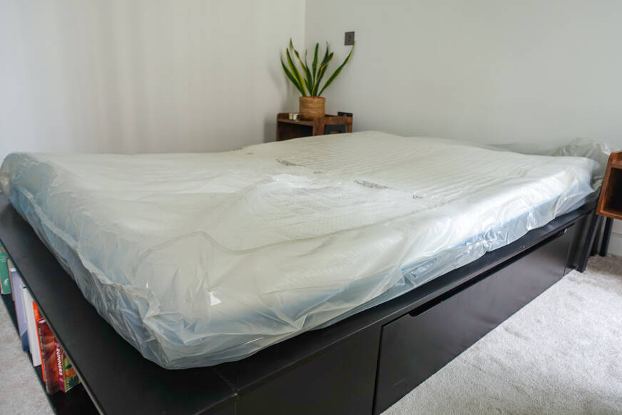 Simba Hybrid Essential mattress in plastic